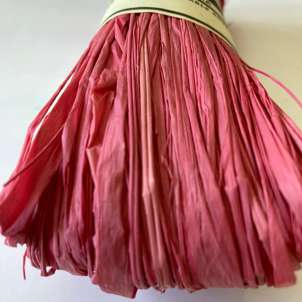 Nutscene Raffia 50g - Carnation Pink