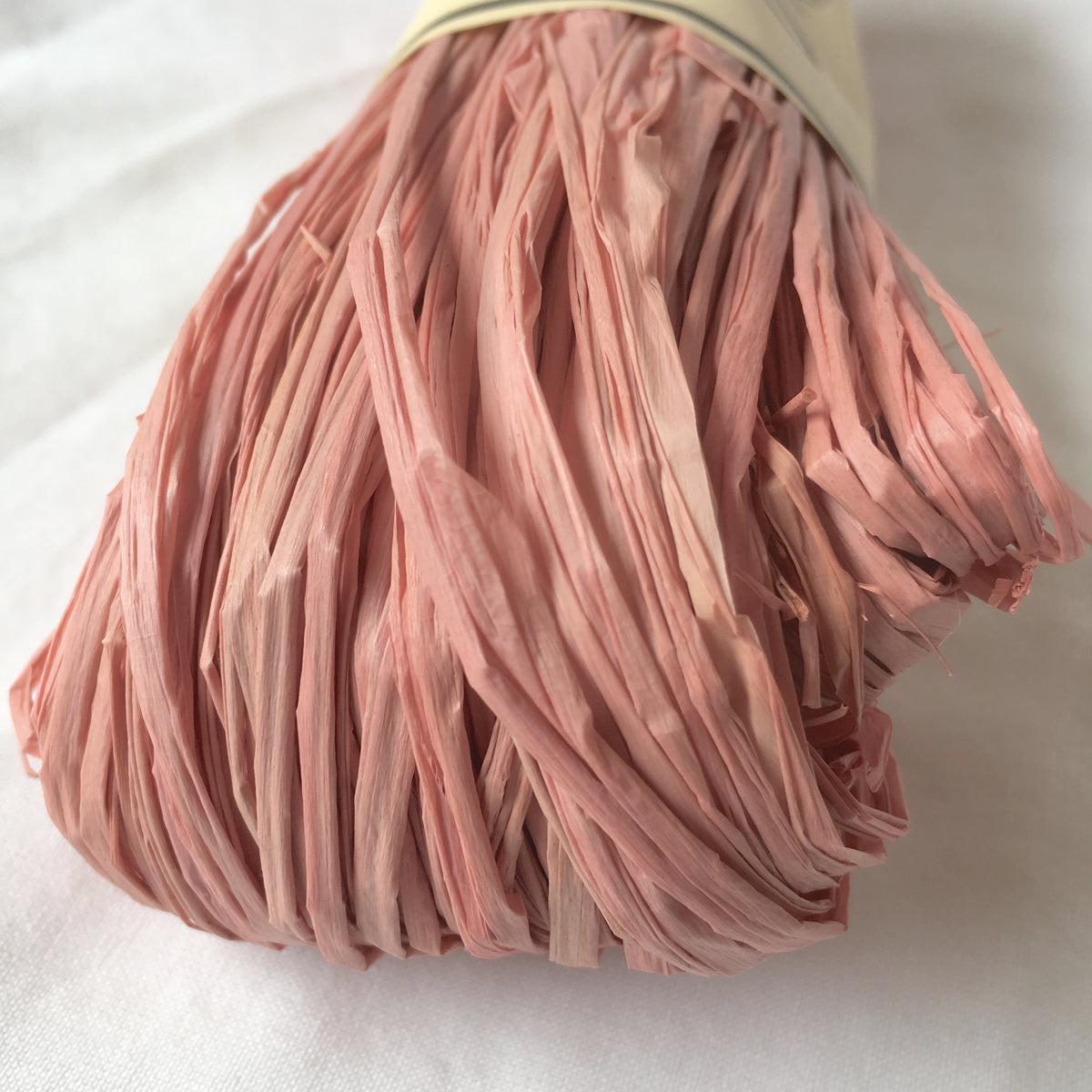 Nutscene Raffia 50g - Strawberry Ice